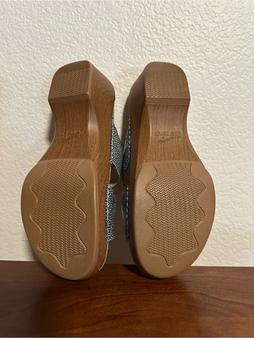 Dansko Sophie Leather Iridescent Slip-on Sandals with suede insole size 39 - Picture 7 of 12